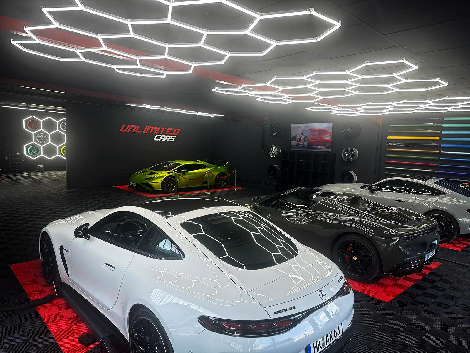 Setze deine Garage/Werkstatt ... mit unserer Deckenbeleuchtung in Szene